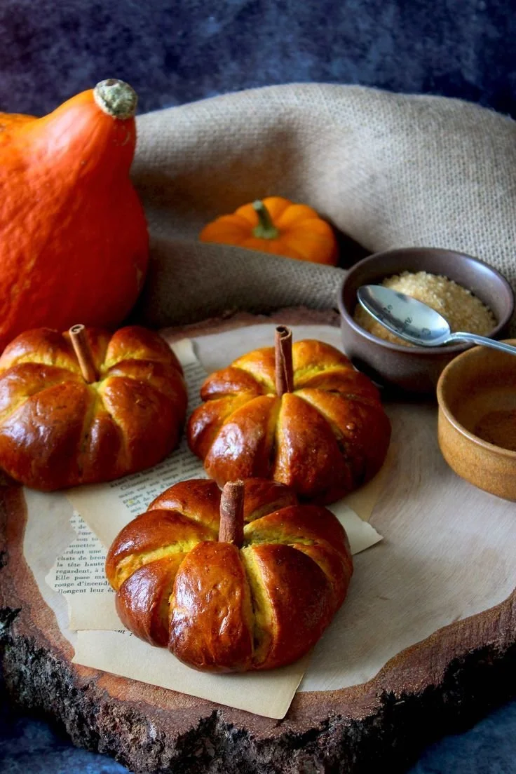 Brioches citrouille moelleuses et savoureuses, idéales pour l'automne