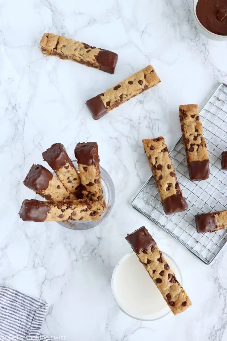 Cookie sticks nappés de chocolat savoureux et croustillants