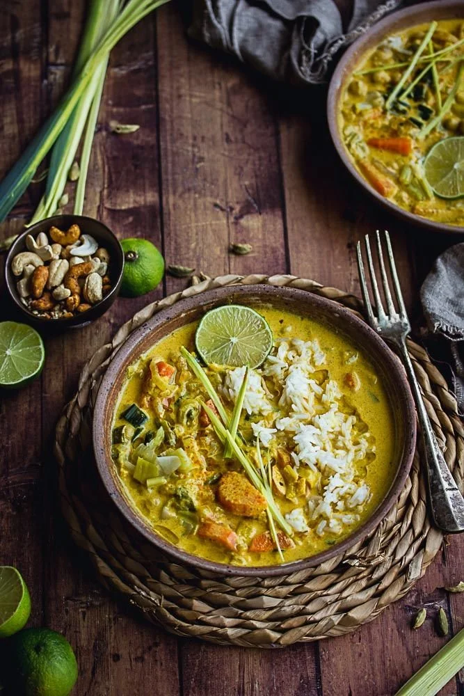 Curry de légumes végétal épicé, plat réconfortant parfait pour l'hiver