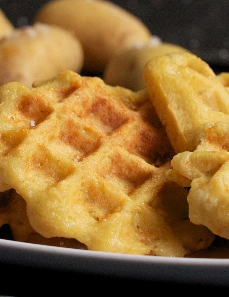 Gaufres salées à la pomme de terre prêtes à être servies