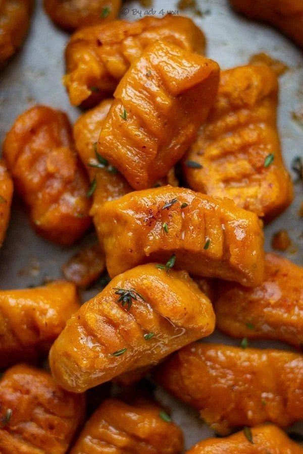 Gnocchis de potimarron crousti moelleux présentés dans une assiette appétissante.