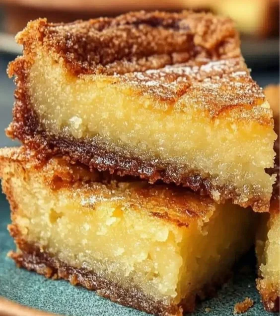 Moelleux frangipane au rhum avec une texture légère et moelleuse.