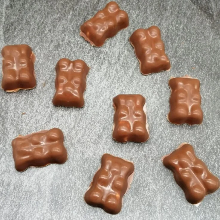Nounours en guimauve tendre et sucré, parfait pour les amateurs de friandises.