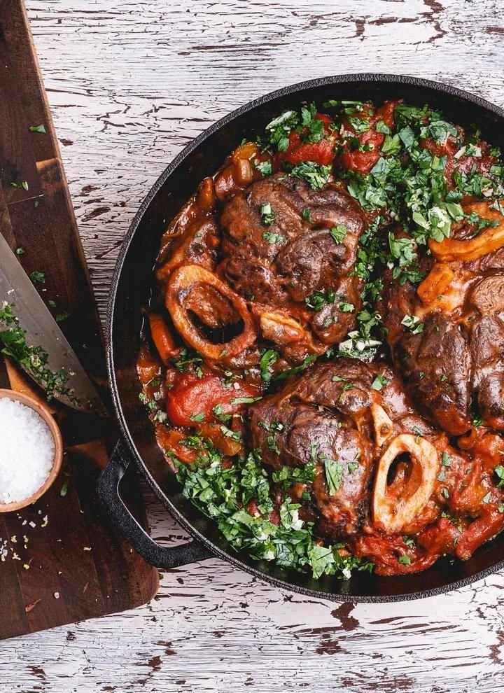 Plat d'osso bucco à la Milanaise, riche en saveurs et en traditions italiennes.