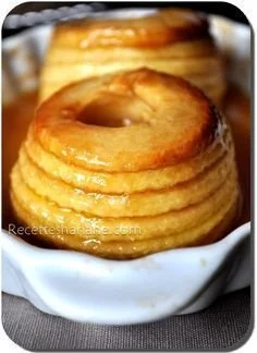 Pommes au four caramélisées prêtes à déguster, préparées selon la recette de Hanane.