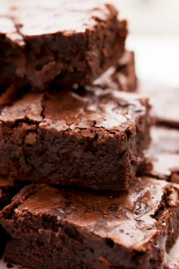 Recette de brownies au chocolat avec morceaux de chocolat fondus