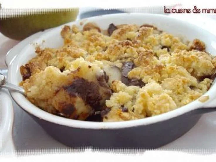 Recette de crumble poire-chocolat de C. Lignac avec poires et chocolat fondant