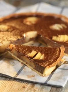 Tarte poire chocolat maison, facile à préparer, délicieuse et gourmande.