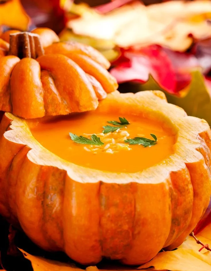 Soupe d'Halloween au Thermomix dans un bol décoré