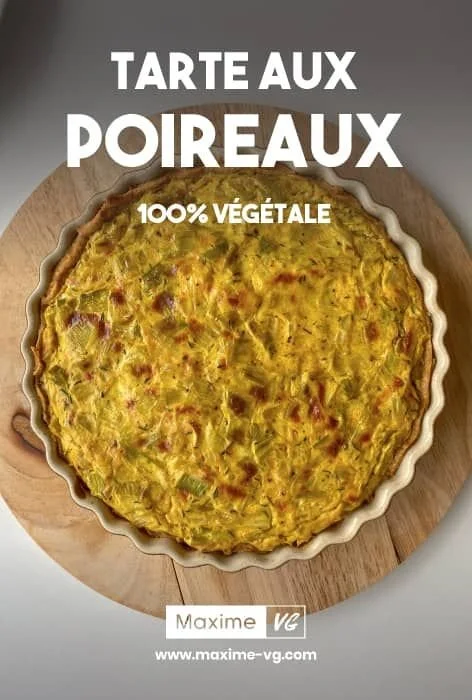 Tarte aux poireaux végane faite maison sur une table