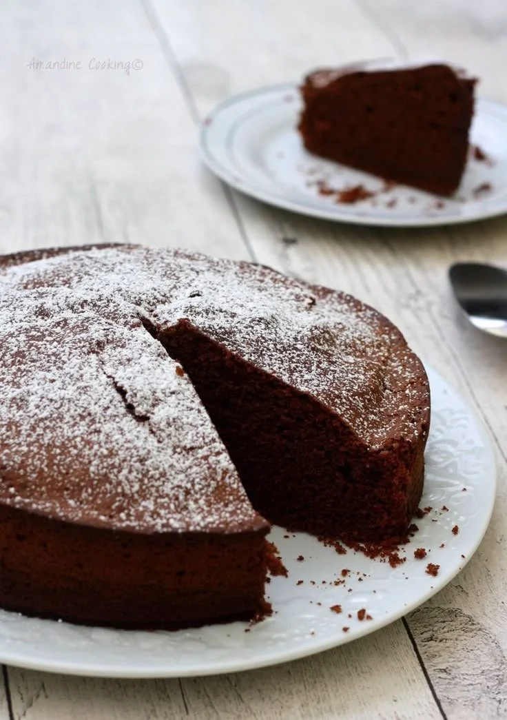Gâteau au chocolat moelleux et aérien préparé avec des blancs montés en neige.