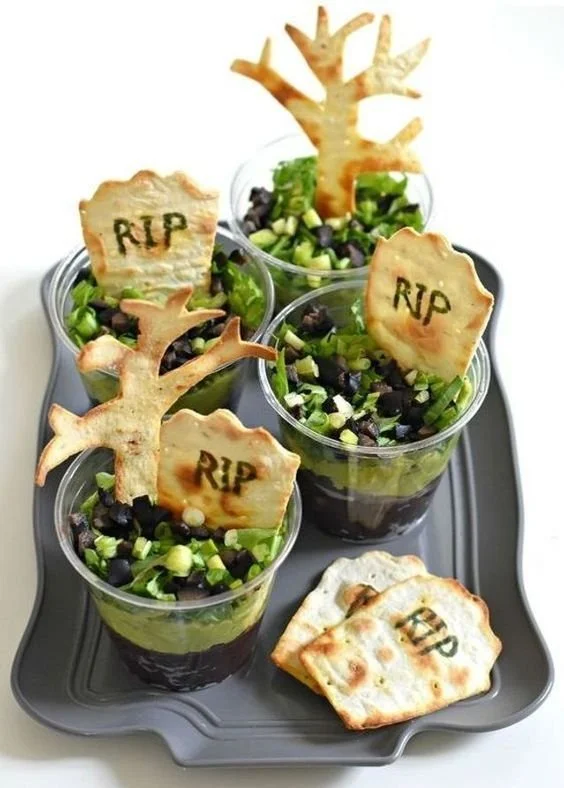 Idées d'apéros Halloween en verrine faciles et surprenantes pour des soirées festives.