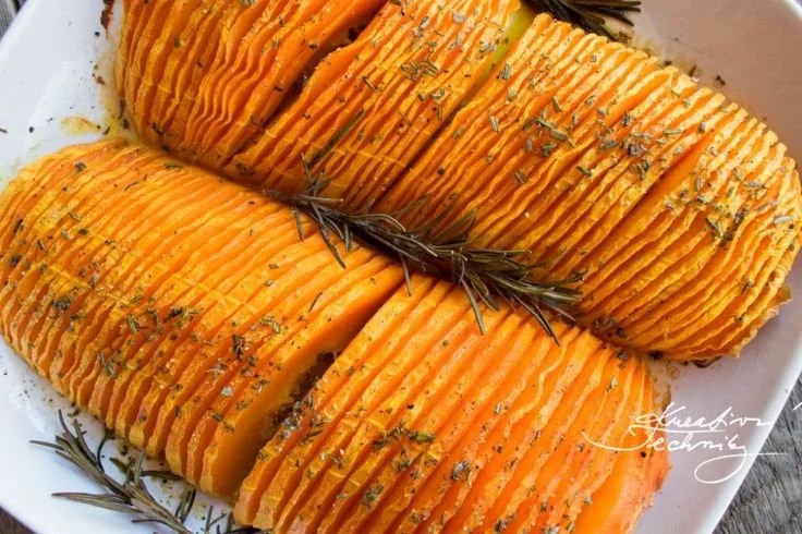 Courge butternut façon Hasselback avec graines de courge grillées