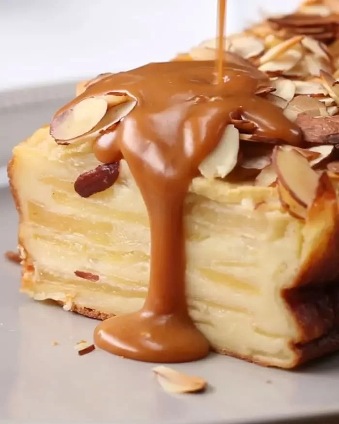 Gâteau à la Pomme moelleux et savoureux, parfait pour un dessert rapide.