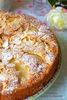 Gâteau moelleux aux poires et pépites de chocolat, délicieux dessert