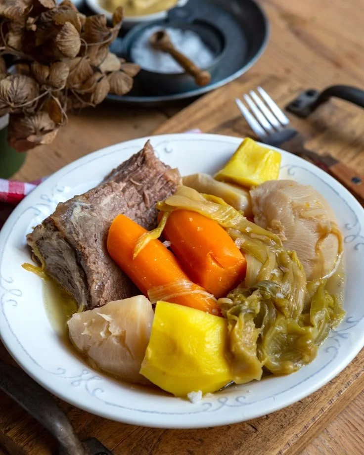 Recette de pot au feu à la cocotte minute, un plat savoureux et réconfortant.