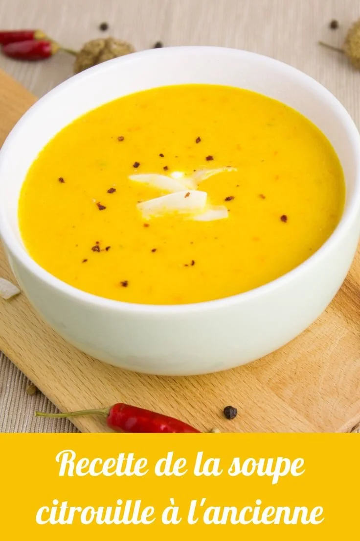 Recette de soupe citrouille à l'ancienne servie dans un bol